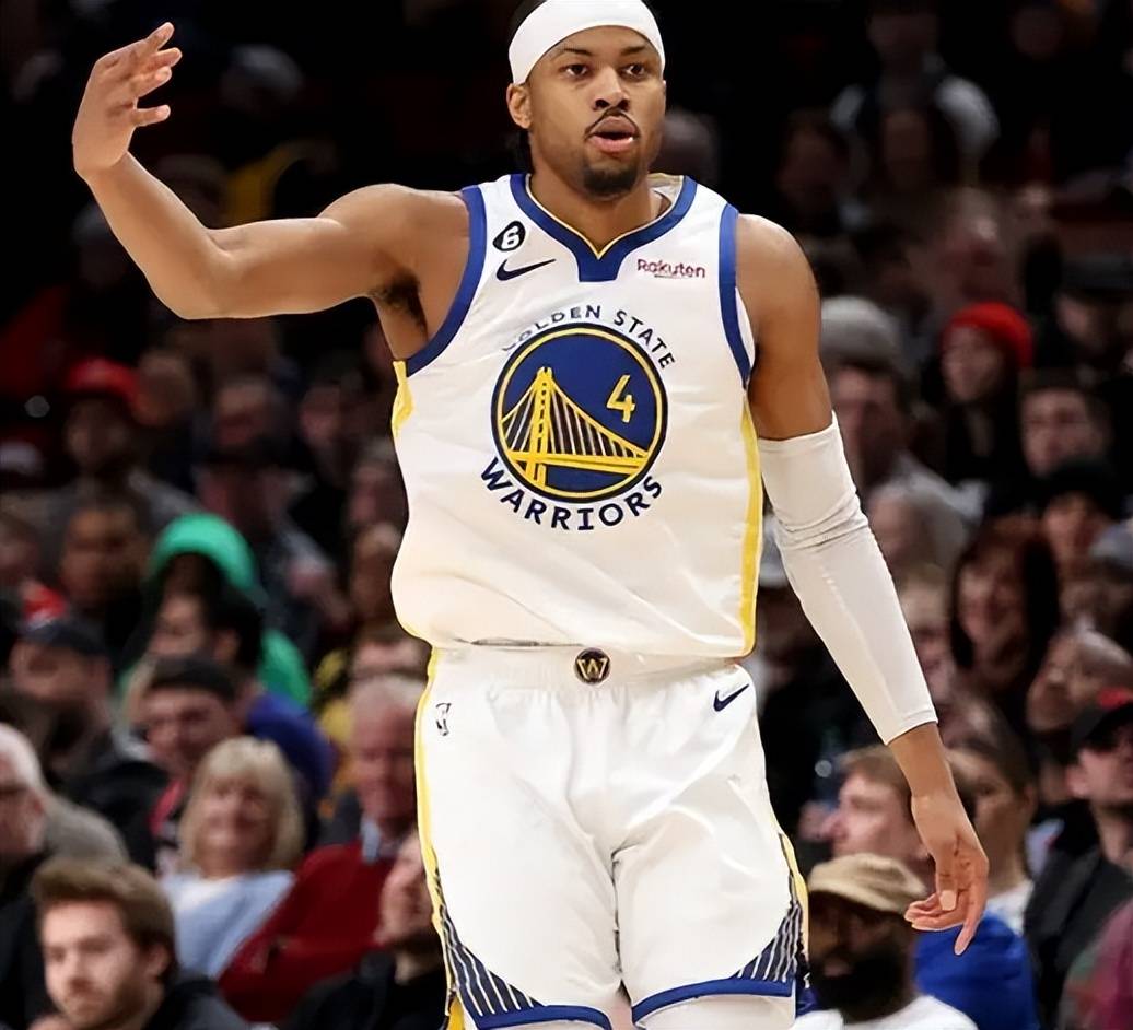 金州勇士迎NBA总决赛关键赛，清晨手感冰凉，气氛紧张，年轻球员得到机会的简单介绍