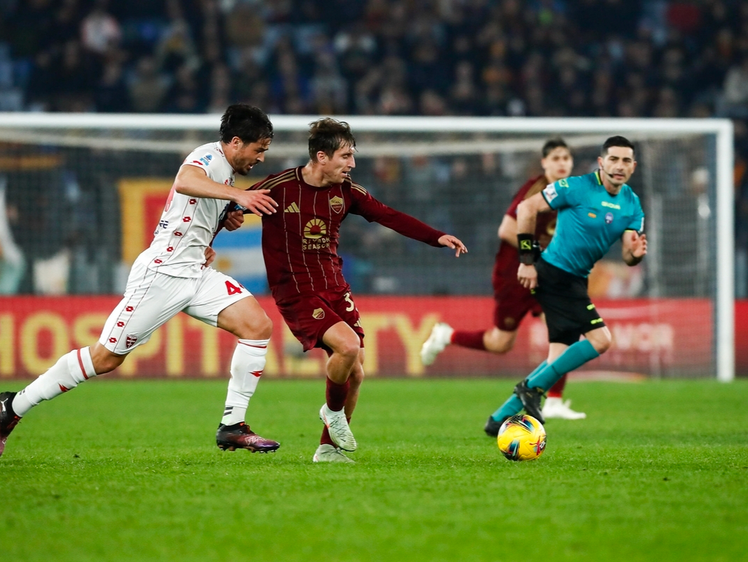 九游会游戏包含清晨意大利杯焦点战；埃因霍温内部沟通；球迷炸锅；轮换策略成焦点的词条